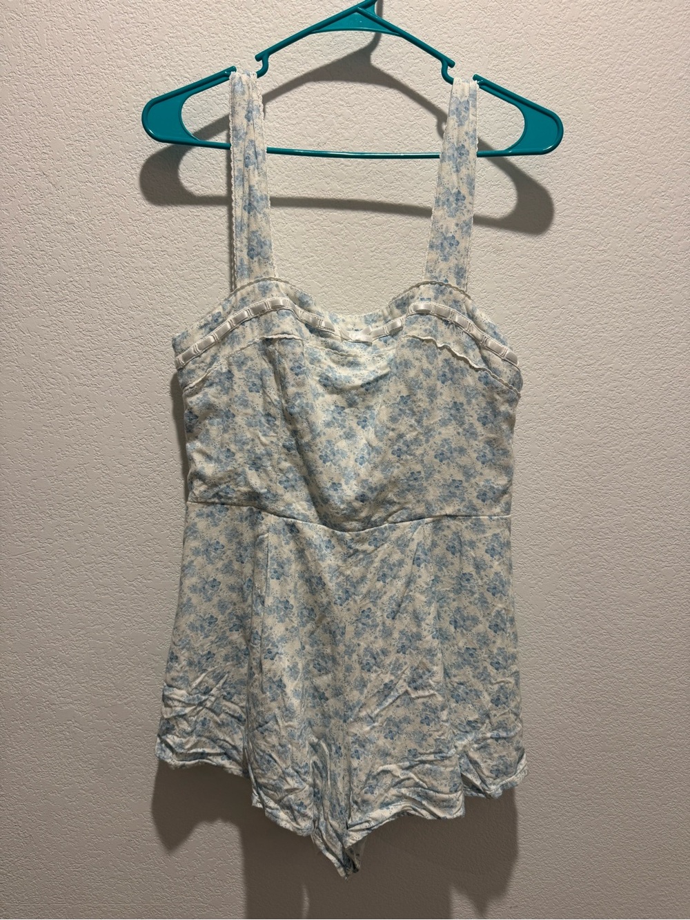 Altar’d State romper size L